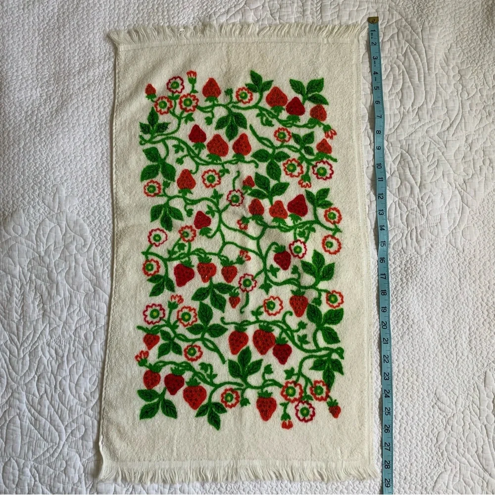 Vintage 70s strawberry vine white and red green hand towel